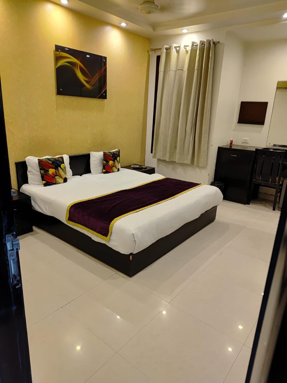 Paschim Vihar Hotel Delhi  Exterior photo