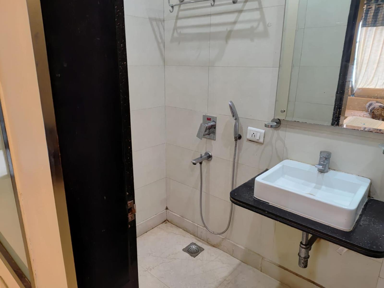 Paschim Vihar Hotel Delhi  Exterior photo