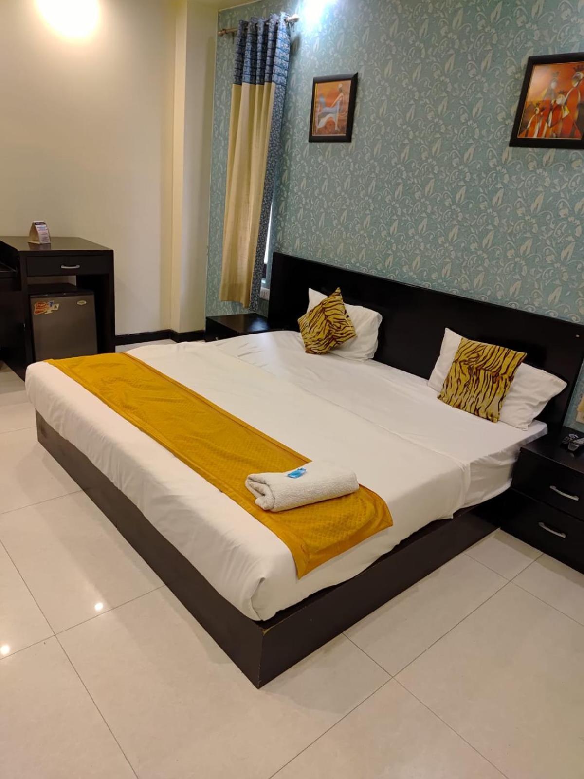 Paschim Vihar Hotel Delhi  Exterior photo